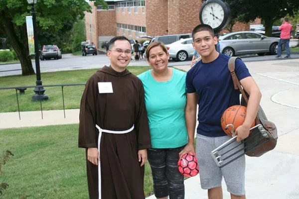 family moving student into school housing